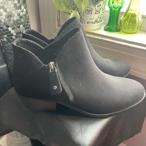 Black booties SO brand never worn size 9